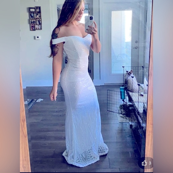 Beautiful white zip back mermaid weeding dress size Small - Picture 5 of 7